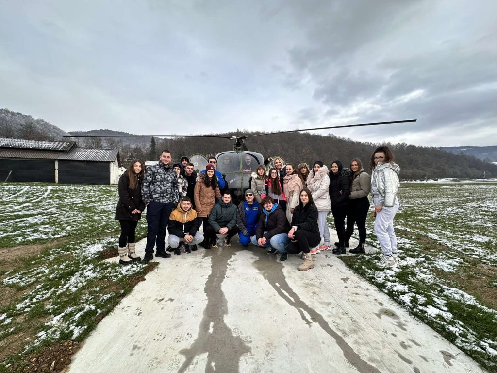 IMG da8f2842d274d0b0a158d27e857876c0 V